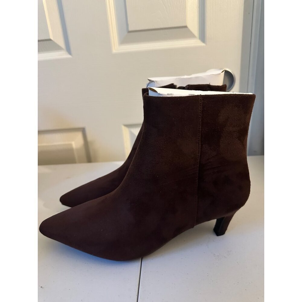 Universal Thread Women’s Taylor Kitten Heel Ankle Boots Dark Brown size 8 NWT - Picture 4 of 8